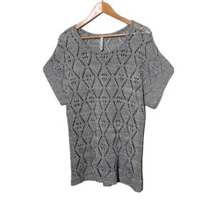 Leo and Nicole womens top size L